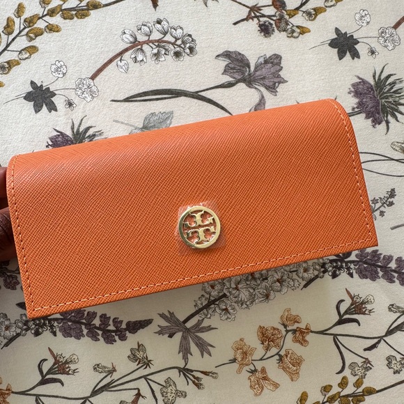 ✨ Tory Burch Runway 23’ Cat-eye Sunglasses ✨ - Picture 6 of 7